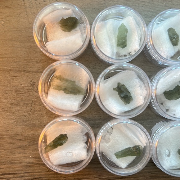 Raw Moldavite Stone from Czech Republic 1 Gram Authentic Metaphysical Spiritual - Picture 10 of 15